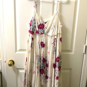 Torrid Maxi Dress size 1 Cream Floral